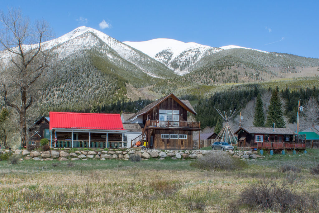 Twin Lakes Roadhouse Lodge Colorado