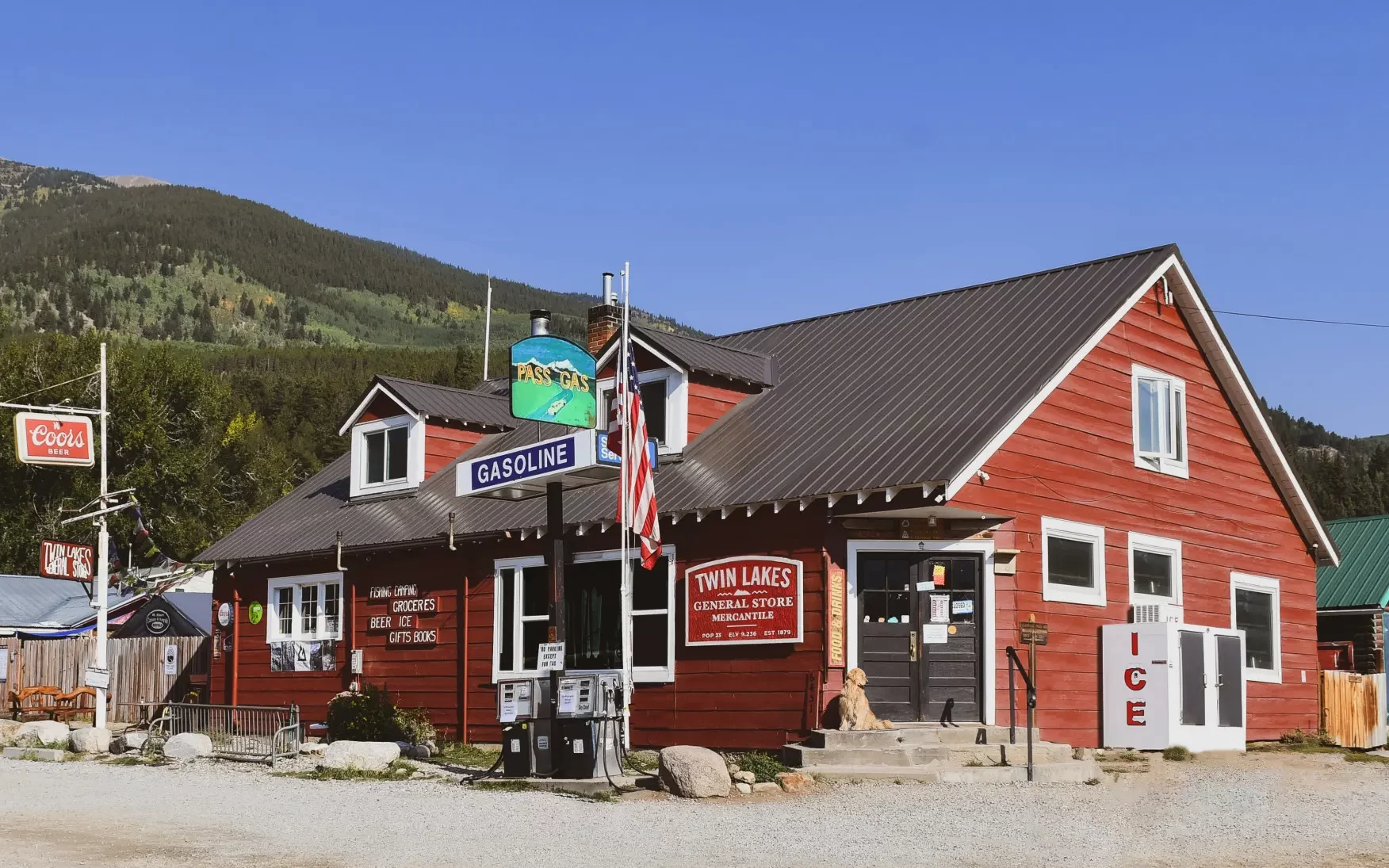 Twin Lakes General Store